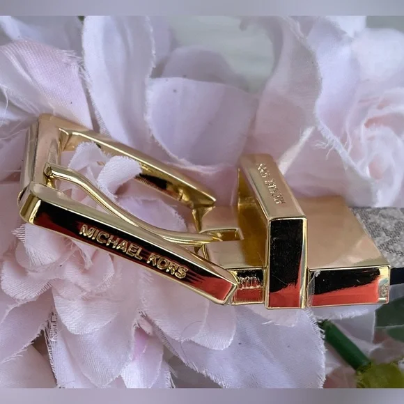 Michael Kors Women's Vanilla Faux Leather Belt - Picture 12 of 16